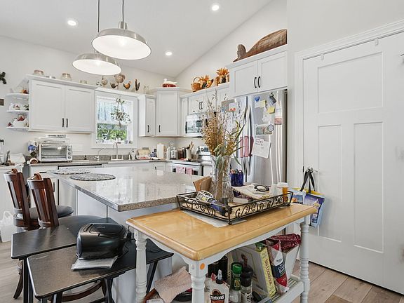 5th image of 909 14th St