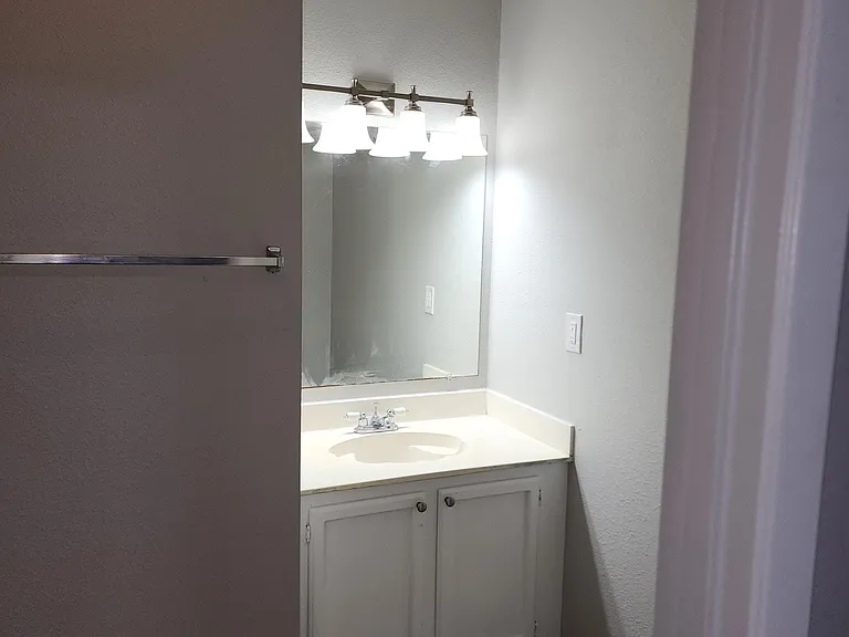 820 Meadow Glen Ave #D — Photo 19