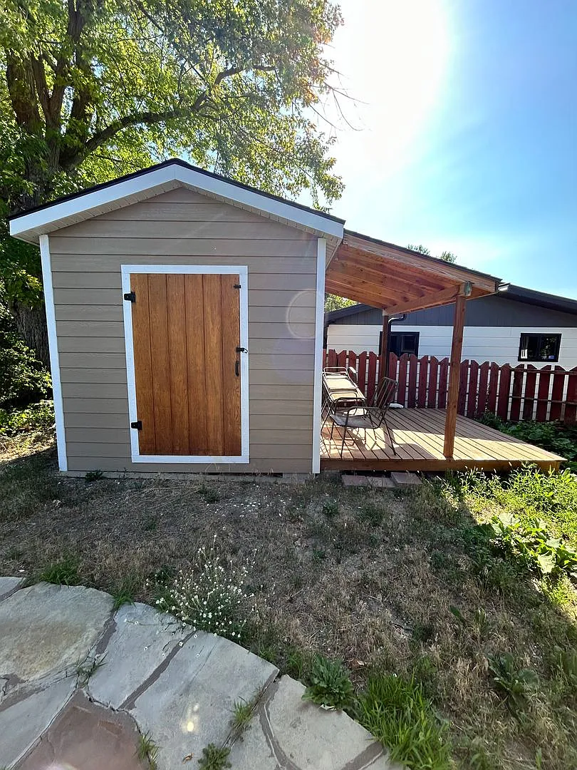 Gorgeous Mid Century 5 Bed Home — Photo 2