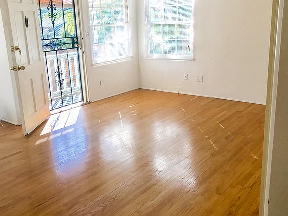 3rd image of 4434 52nd St