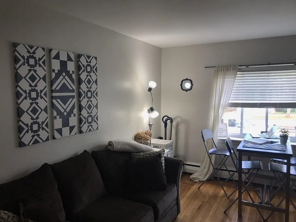 2 bed, 1.0 bath, 725 sqft, $2,800 — Photo 2