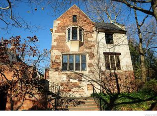 1 Mayfair Ln, Buffalo, NY 14201