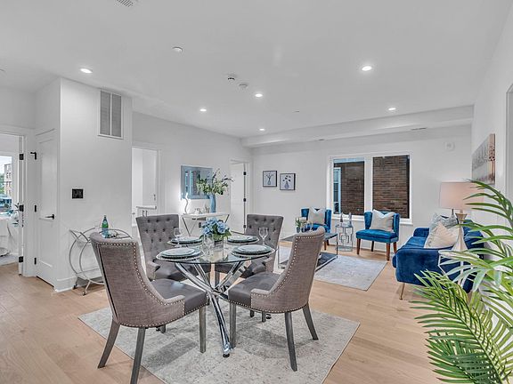 4th image of 1103 Fern St NW #Penthouse 1
