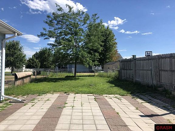 5th image of 1008 W Menk Dr