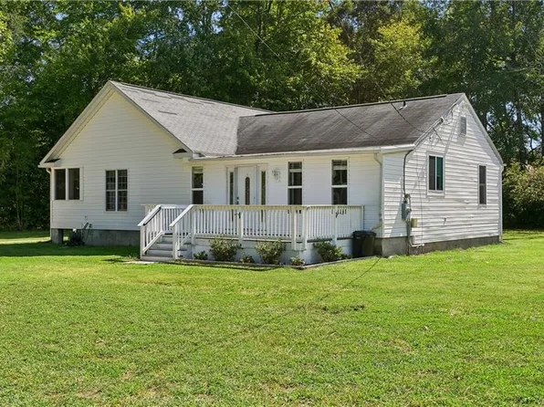 317 Browns Ln, Yorktown, VA 23690