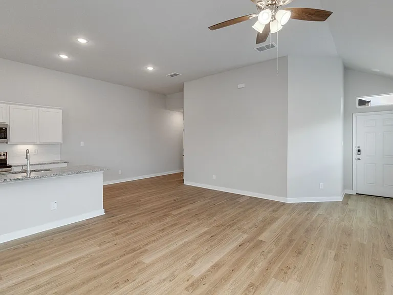 830 Staglin St #B — Photo 14