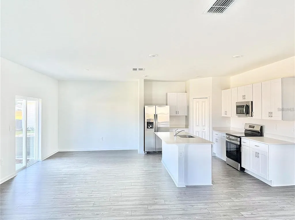 4 bed, 2.5 bath, 1879 sqft, $2,250 — Photo 4