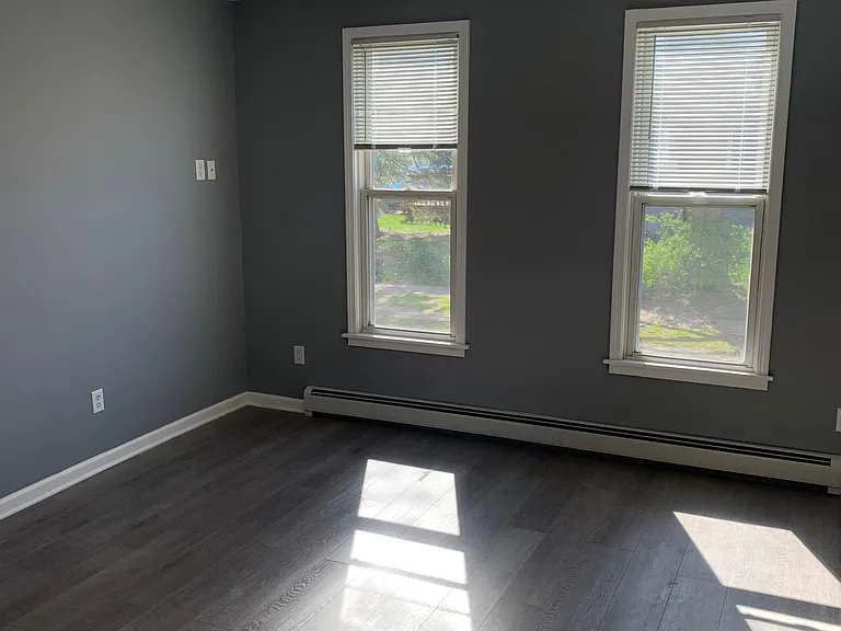 1126 Fulton Ave — Photo 3