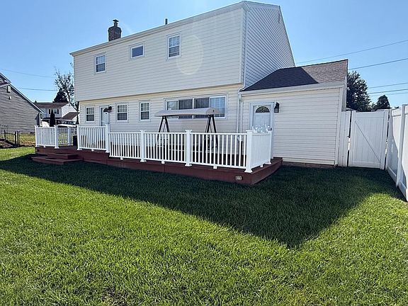 3rd image of 149 Laurie Ln