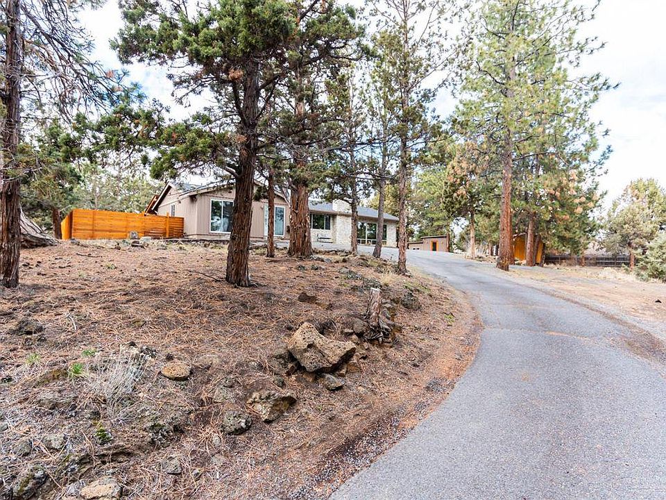 1st image of 20894 Desert Woods Dr