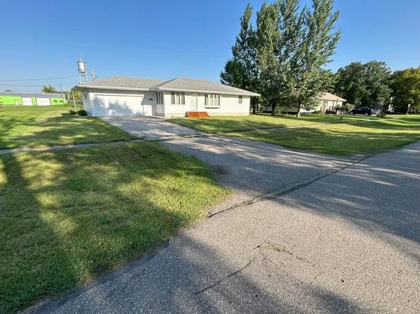 306 3rd St, Shelly, MN 56581