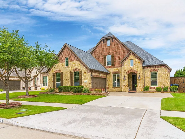 Make Your Move to Frisco Today & Welcome Home at 4707 Club Terrace Lane.