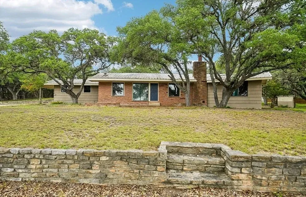 4 bed, 1983 sqft, $2,800 — Photo 4