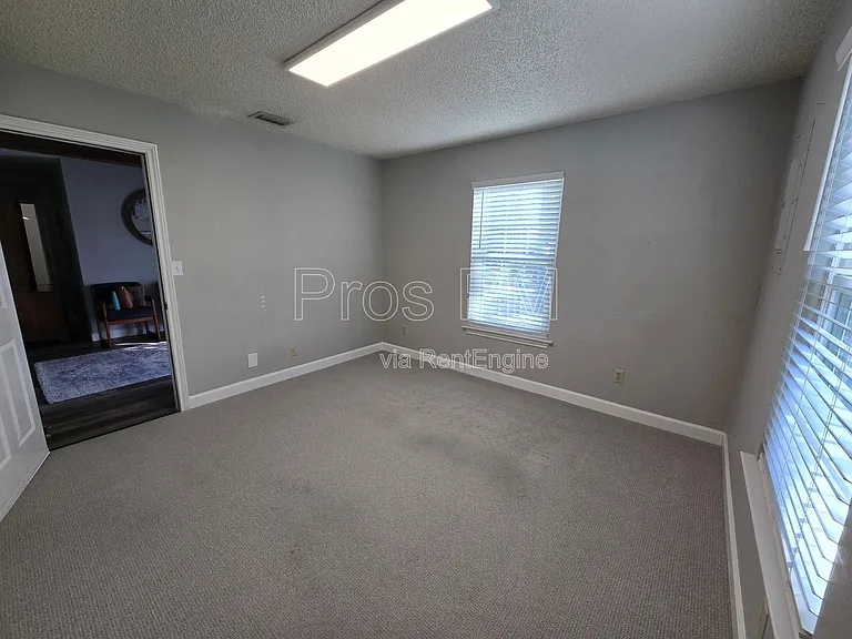725 W Purnell St #A — Photo 22