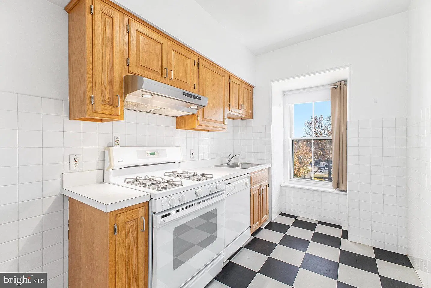 1 bed, 1.0 bath, 2660 sqft, $1,295 — Photo 4