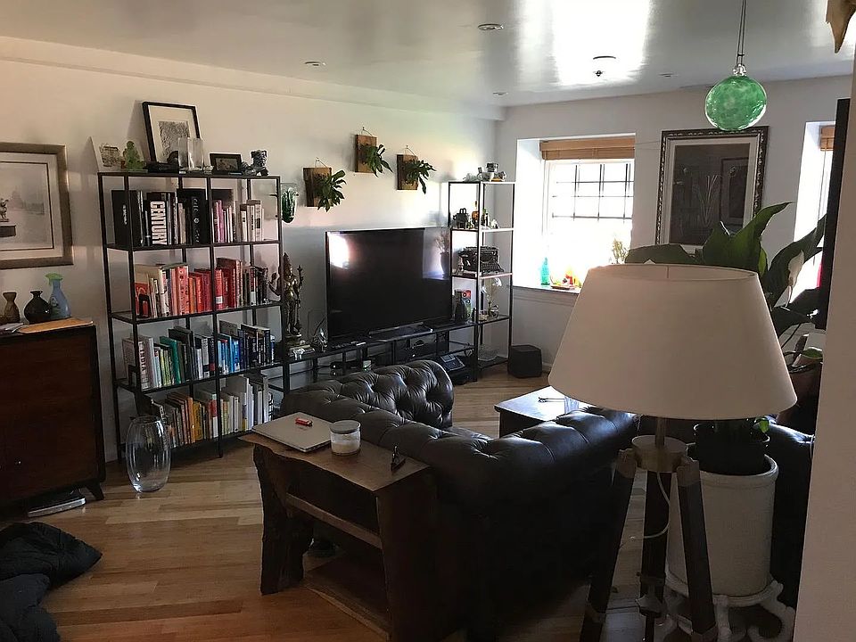 1st image of 70 Johnes St APT 204