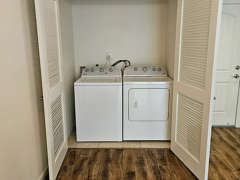 Diamond Creek Apartment — Photo 25