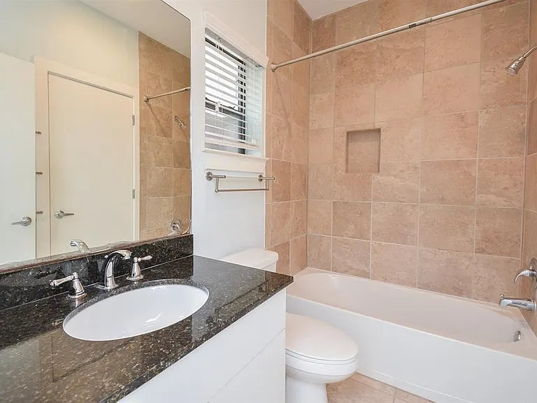 4122 Spencer St — Photo 8