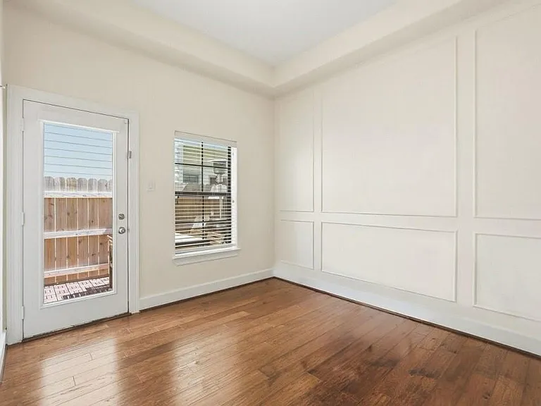 836 Garden Oaks Ter — Photo 3