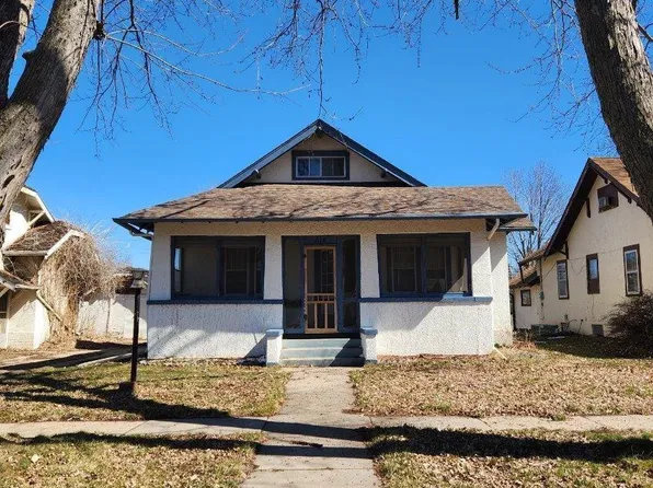 618 N 8th St, Wymore, NE 68466