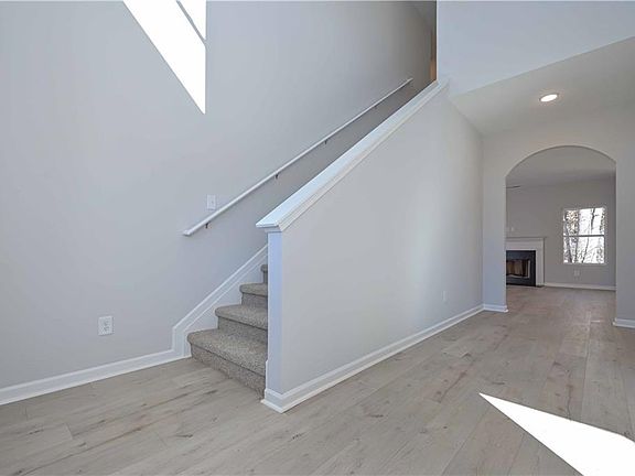 4th image of 487 Charleston Pl