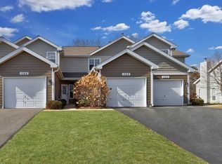 548 Woodhaven Dr, Mundelein, IL 60060