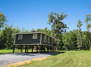 137 Hickory Ln, Lucedale, MS 39452
