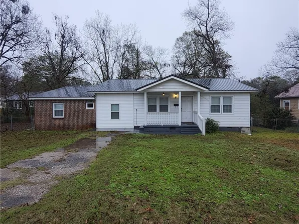 204 N College St, York, AL 36925