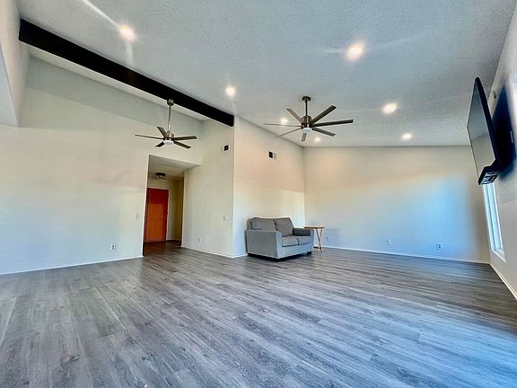 2nd image of 906 Arroyo Vista Dr