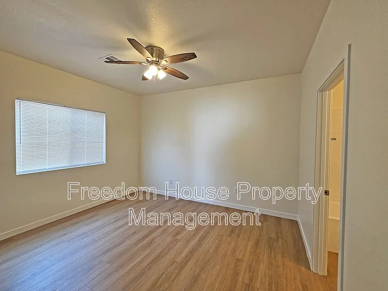 1701 Sycamore Ave #A — Photo 25
