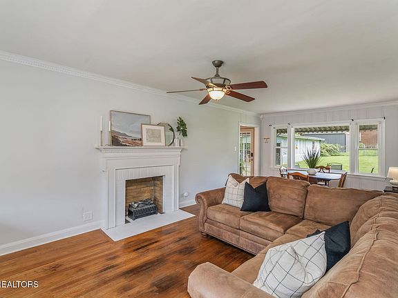 4th image of 224 Doughty Dr