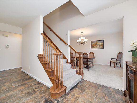 5th image of 142 Beaujolais Dr