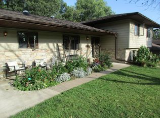 261 Fireside Dr, La Crescent, MN 55947