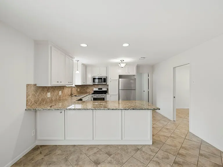10503 Shadow Wood Dr — Photo 15