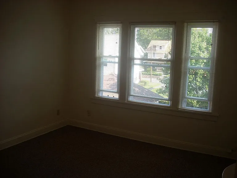 1005 Broad Ave NW #201 — Photo 2