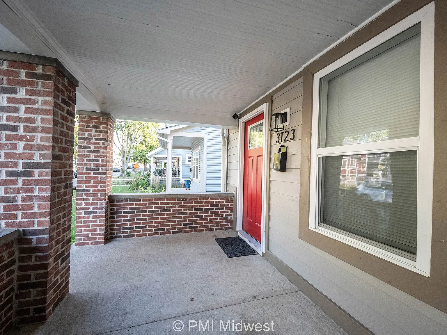 3 bed, 1.5 bath, 1250 sqft, $1,400 — Photo 2