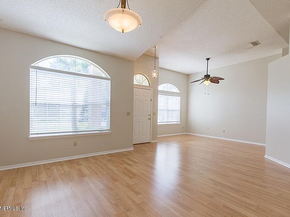 4th image of 2127 Hovington Cir E