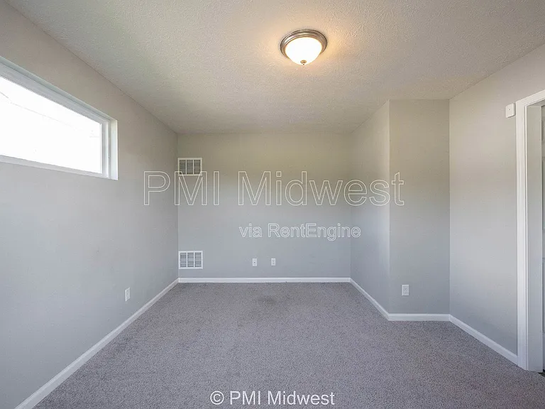 2952 W New York St — Photo 9