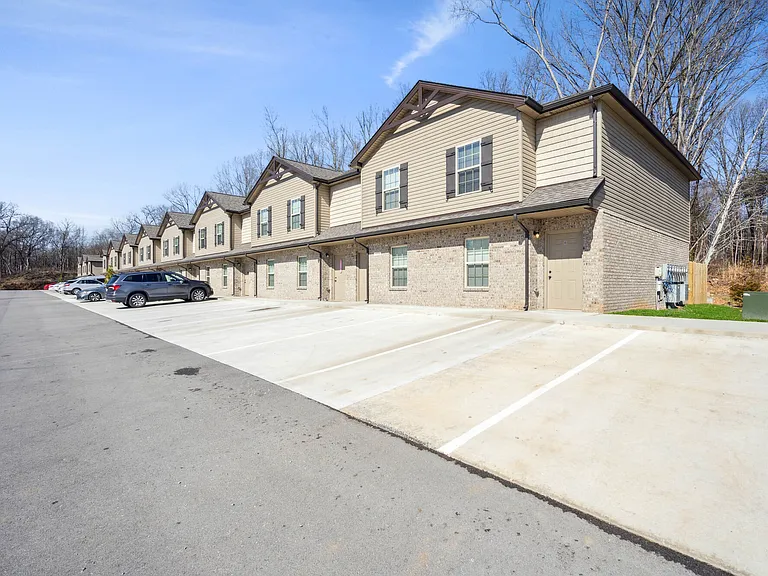 Center Pointe Townhomes — Photo 37
