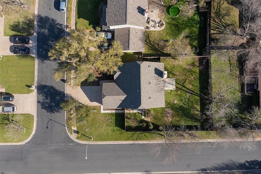 3 bed, 2.5 bath, 1633 sqft, $3,000 — Photo 3