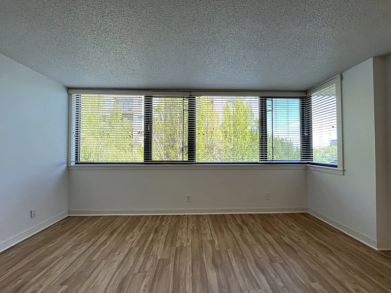 2020 SW Main St #602 — Photo 10