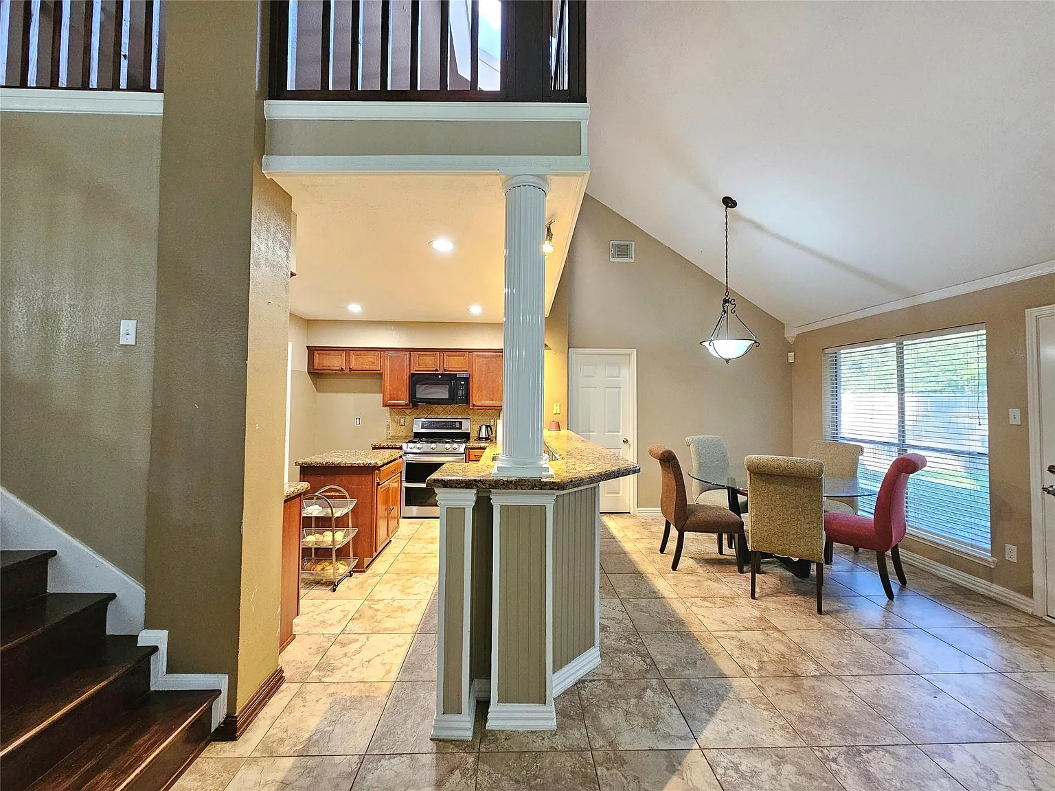 4 bed, 2.5 bath, 2254 sqft, $2,495 — Photo 3