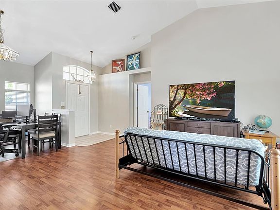 3rd image of 6427R Weatherwood Cir