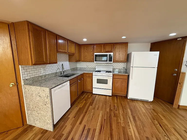 1237 N Noble St #1F — Photo 16