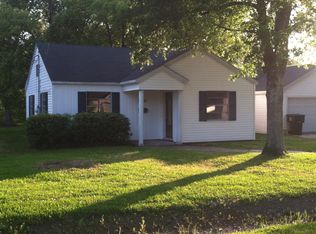 2821 Berry Ave, Groves, TX 77619