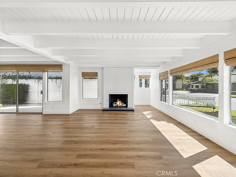 2551 Bayshore Dr — Photo 4
