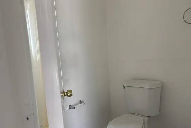 2 bed, 1.0 bath, $842 — Photo 3