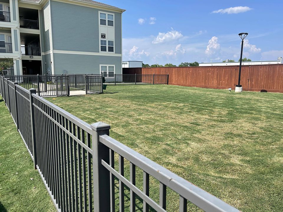 Pet-Friendly Dog Park at The Broadway in Houston, TX