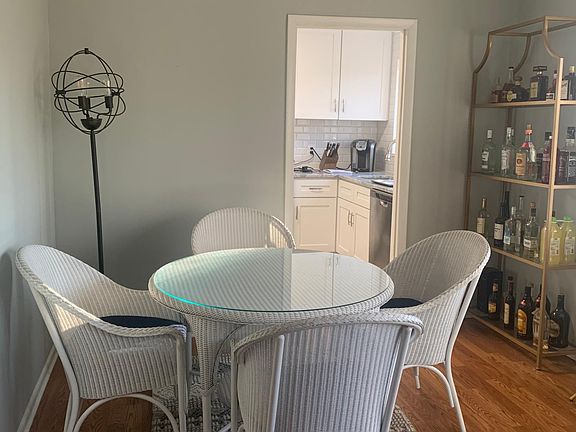 3rd image of 10637 Weymouth St APT 203