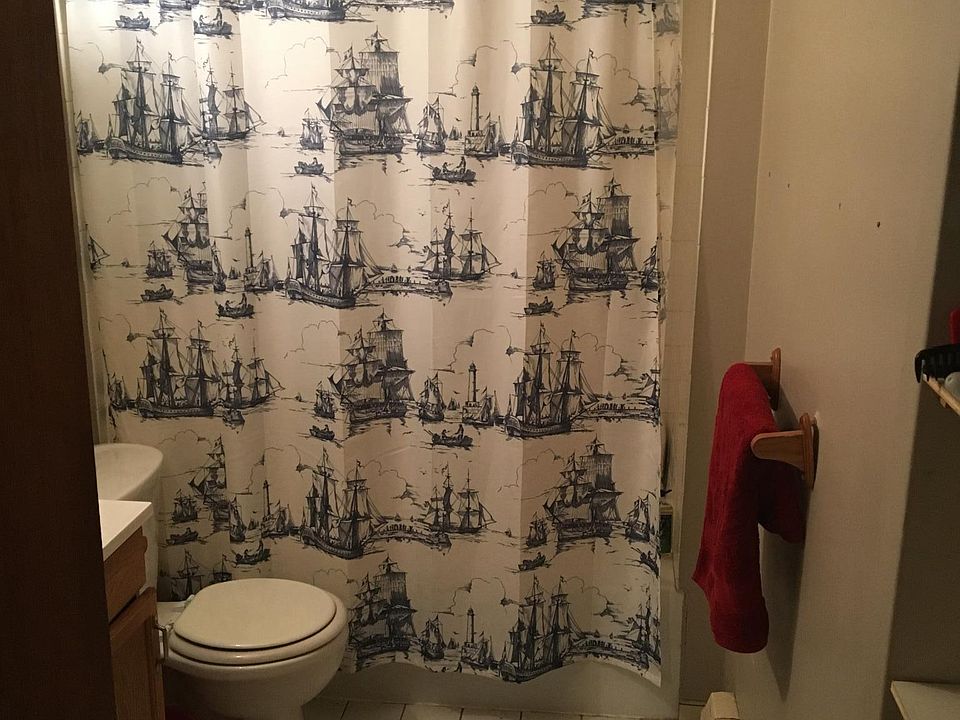 2nd image of 512 Conklin Pl #2